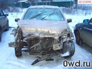Битый автомобиль Toyota Vitz