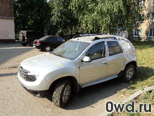 Битый автомобиль Renault Duster