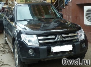 Битый автомобиль Mitsubishi Pajero