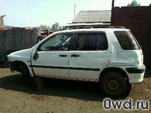 Битый автомобиль Toyota Raum
