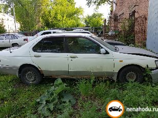 Битый автомобиль Nissan Bluebird