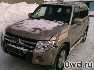 Битый автомобиль Mitsubishi Pajero