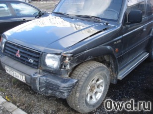 Битый автомобиль Mitsubishi Pajero