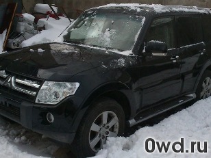 Битый автомобиль Mitsubishi Pajero