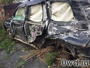 Битый автомобиль Toyota Land Cruiser