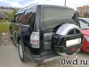 Битый автомобиль Mitsubishi Pajero