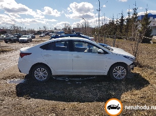 Битый автомобиль Hyundai Solaris