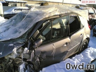 Битый автомобиль Renault Scenic