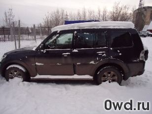 Битый автомобиль Mitsubishi Pajero