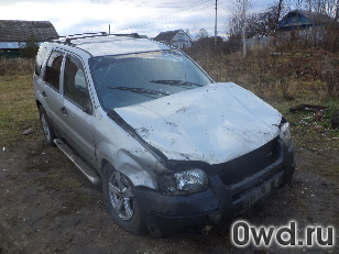 Битый автомобиль Ford Escape