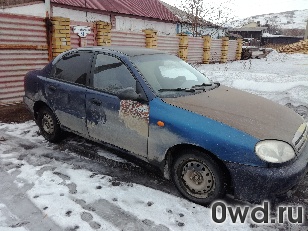 Битый автомобиль Chevrolet Lanos