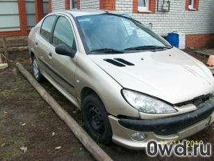 Битый автомобиль Peugeot 206