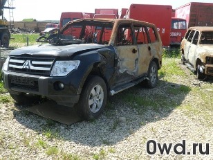 Битый автомобиль Mitsubishi Pajero