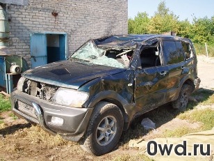 Битый автомобиль Mitsubishi Pajero